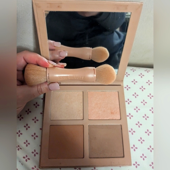 KKW Beauty Contour Highlight Pallet Kit - Light - Picture 1 of 3